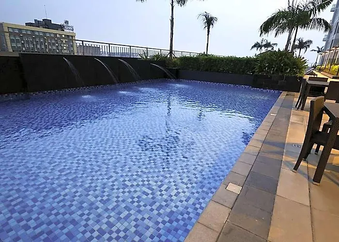 Maru Coast 37f; Elegant Bay View 마닐라